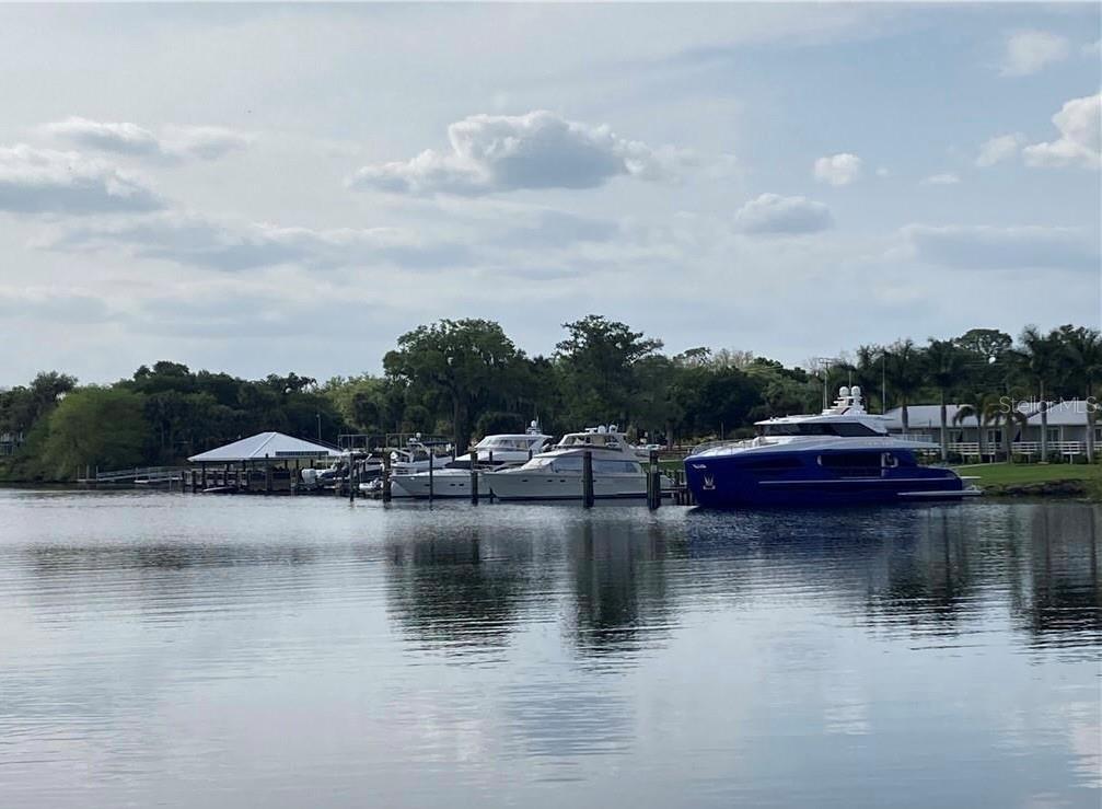 PORT LA BELLE - Land