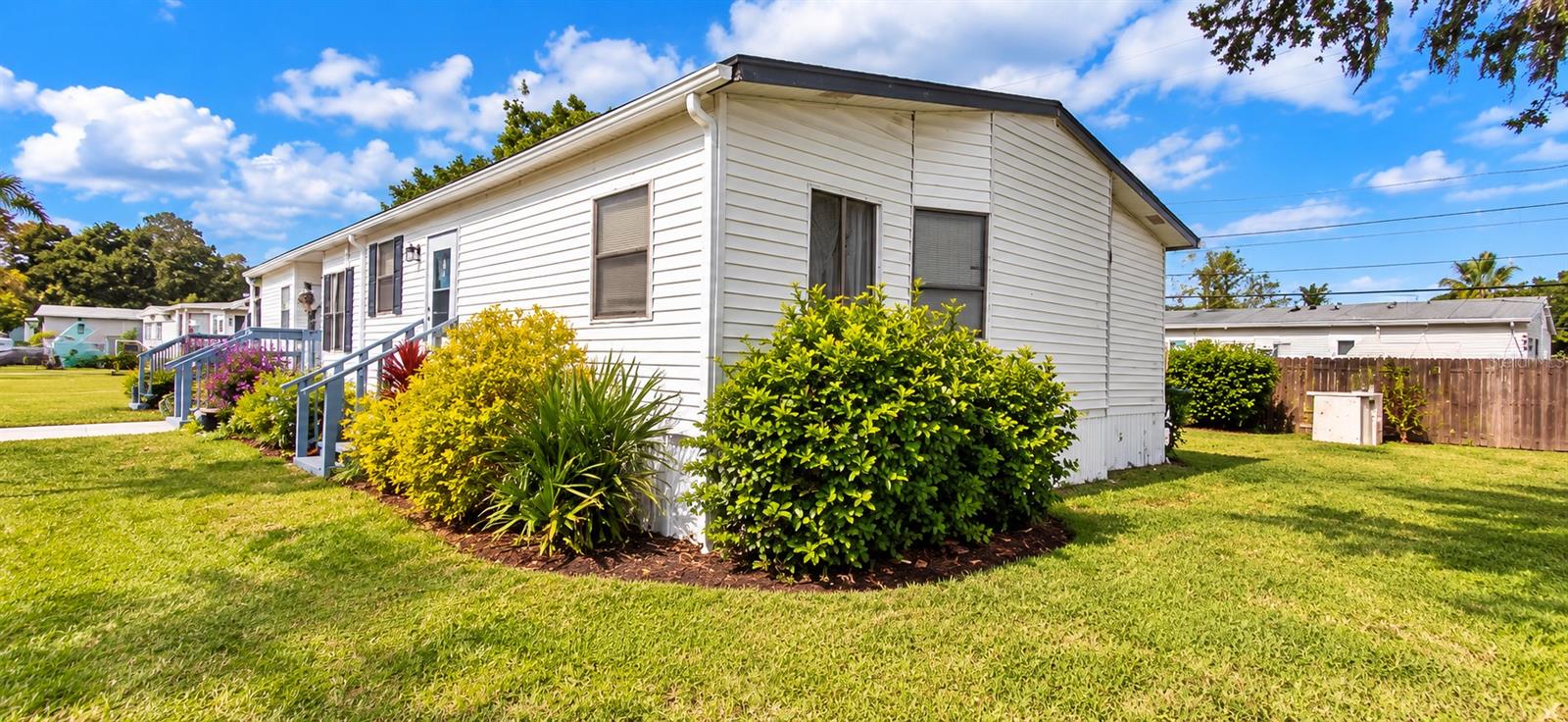 4722 DUNKELD AVENUE - Photo 3