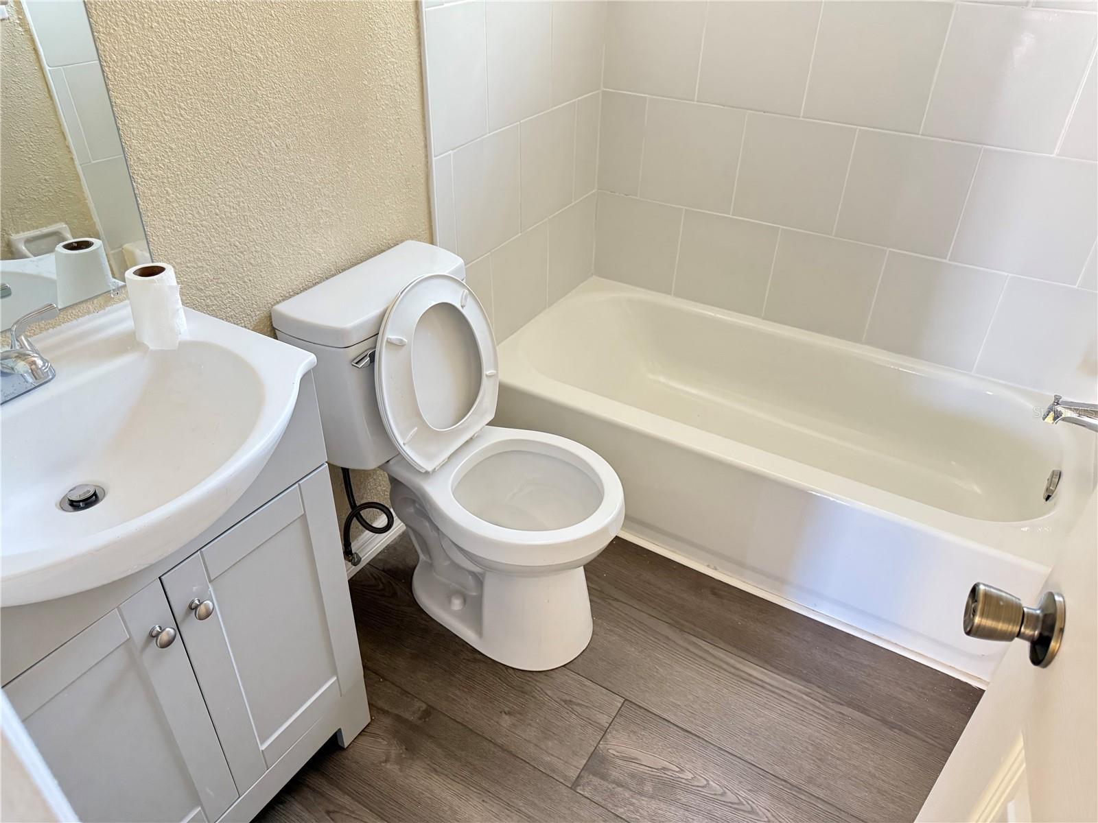 THE LAKES - Residential