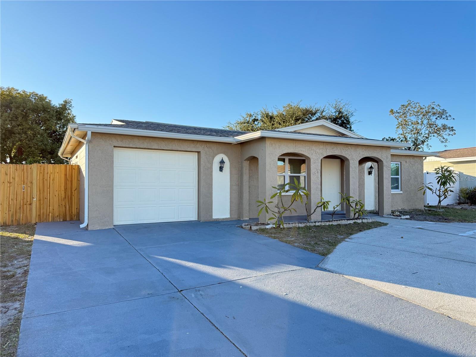 THE LAKES - Residential