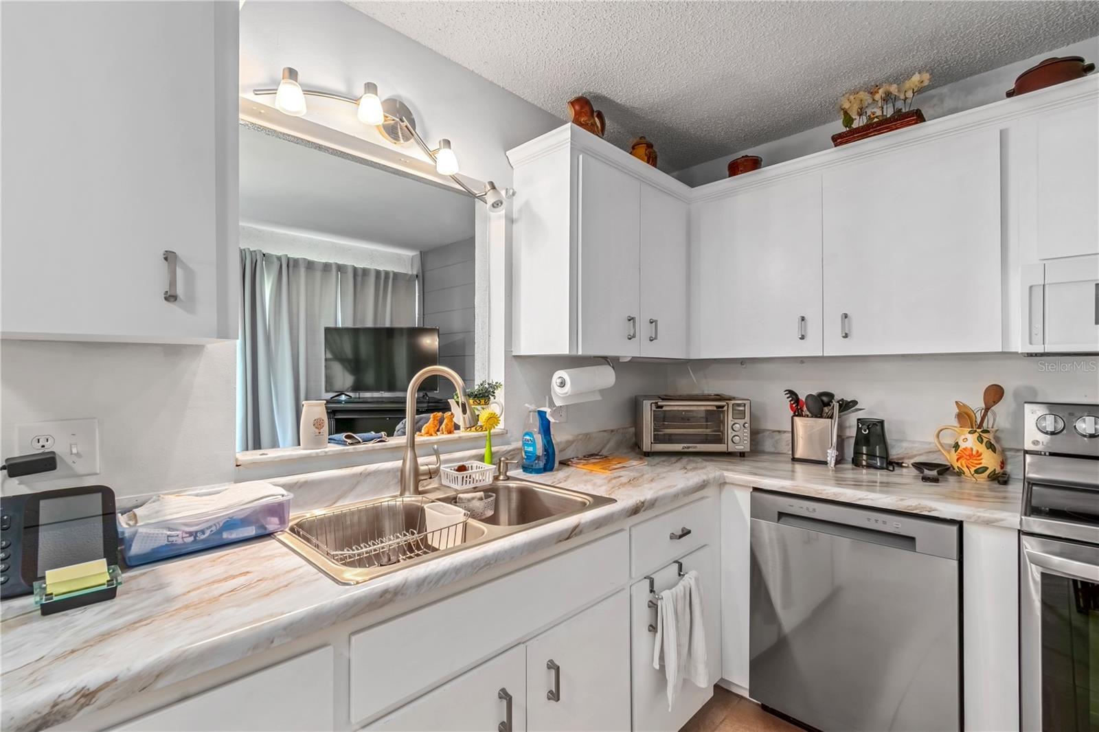 ON TOP OF THE WORLD - Residential