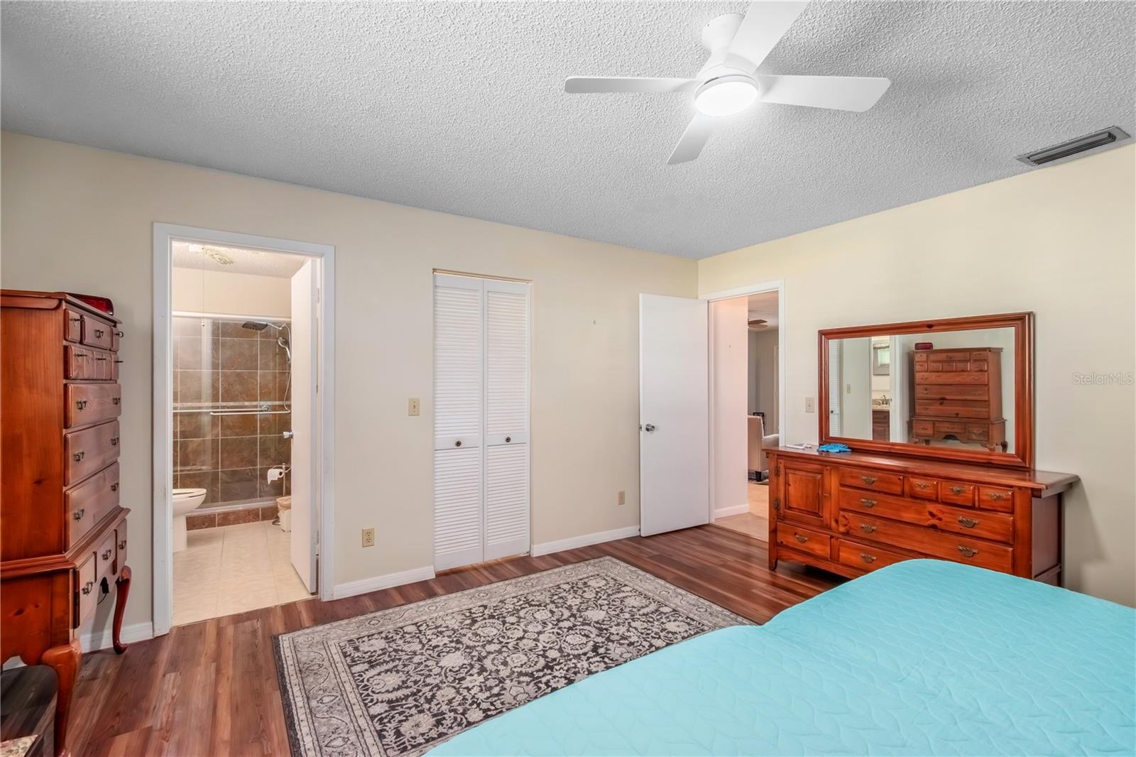 ON TOP OF THE WORLD - Residential