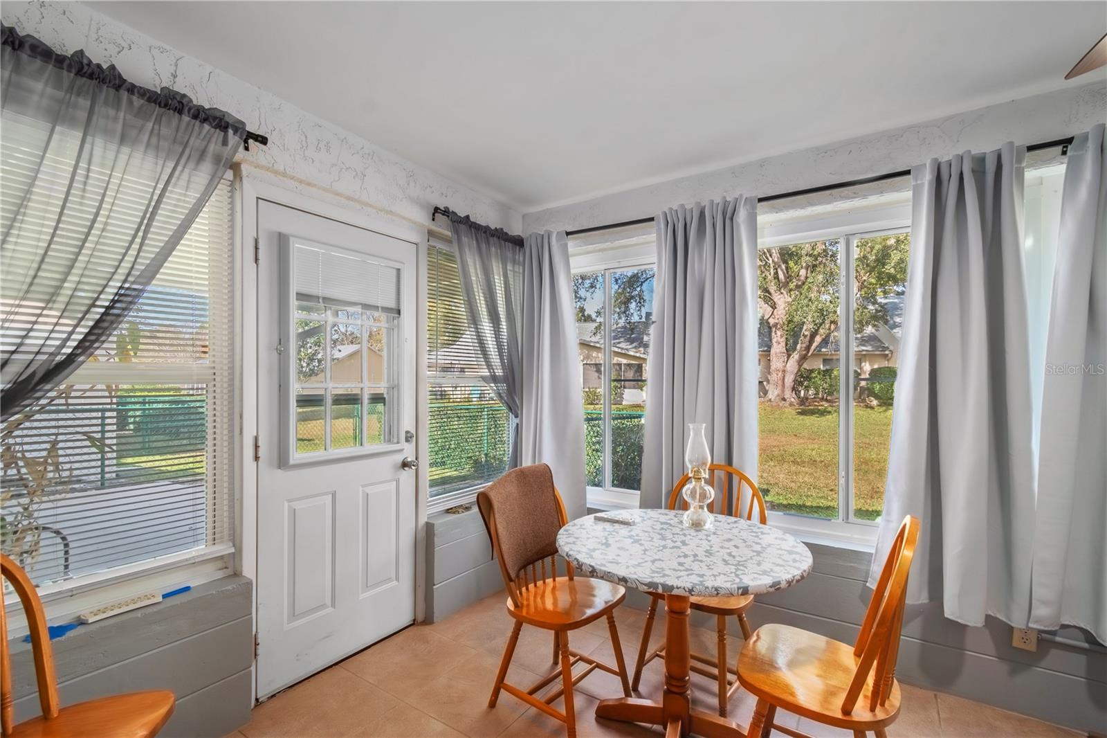 ON TOP OF THE WORLD - Residential