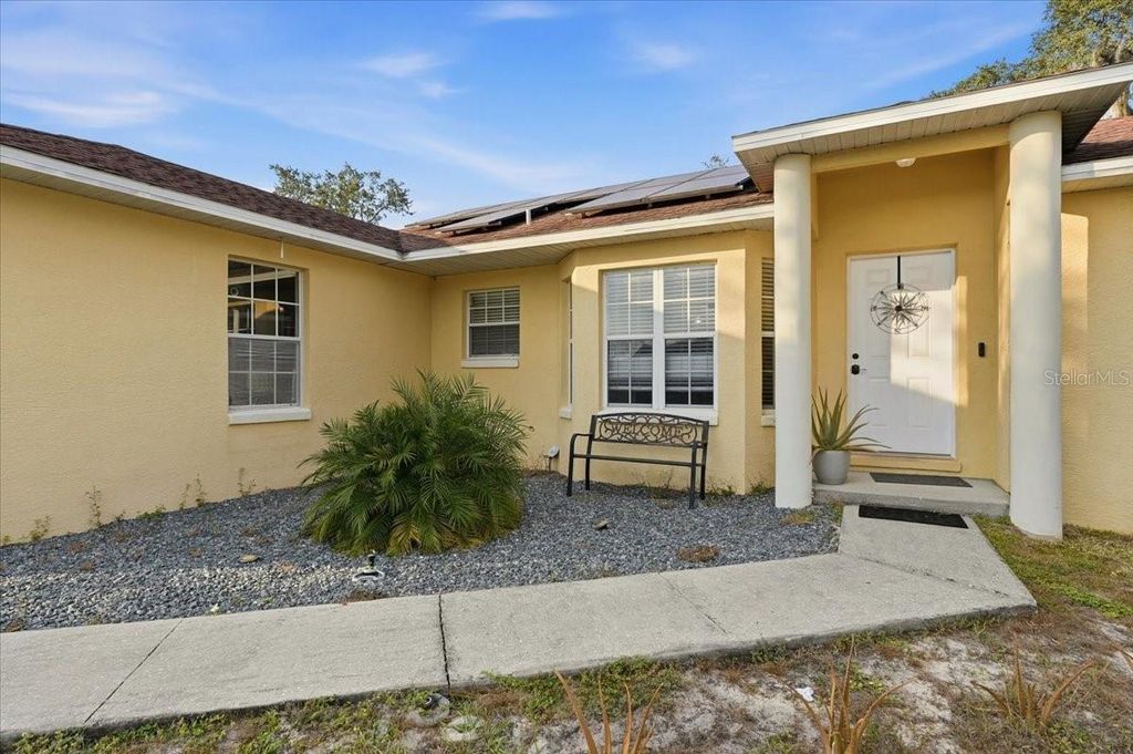 Photo of 1211 Lake Loop, Winter Haven, FL 33880 (MLS # L4957214)