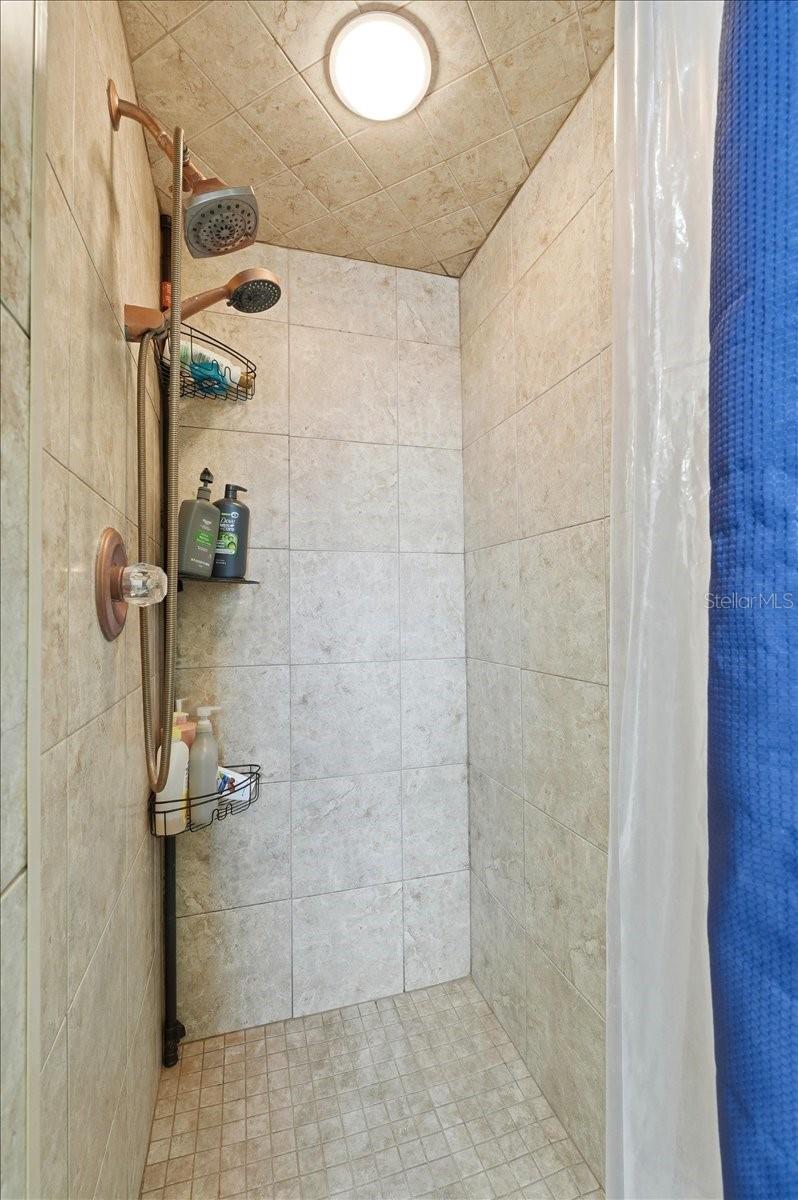 LAKE THOMAS WOODS SIXTH ADD - Residential