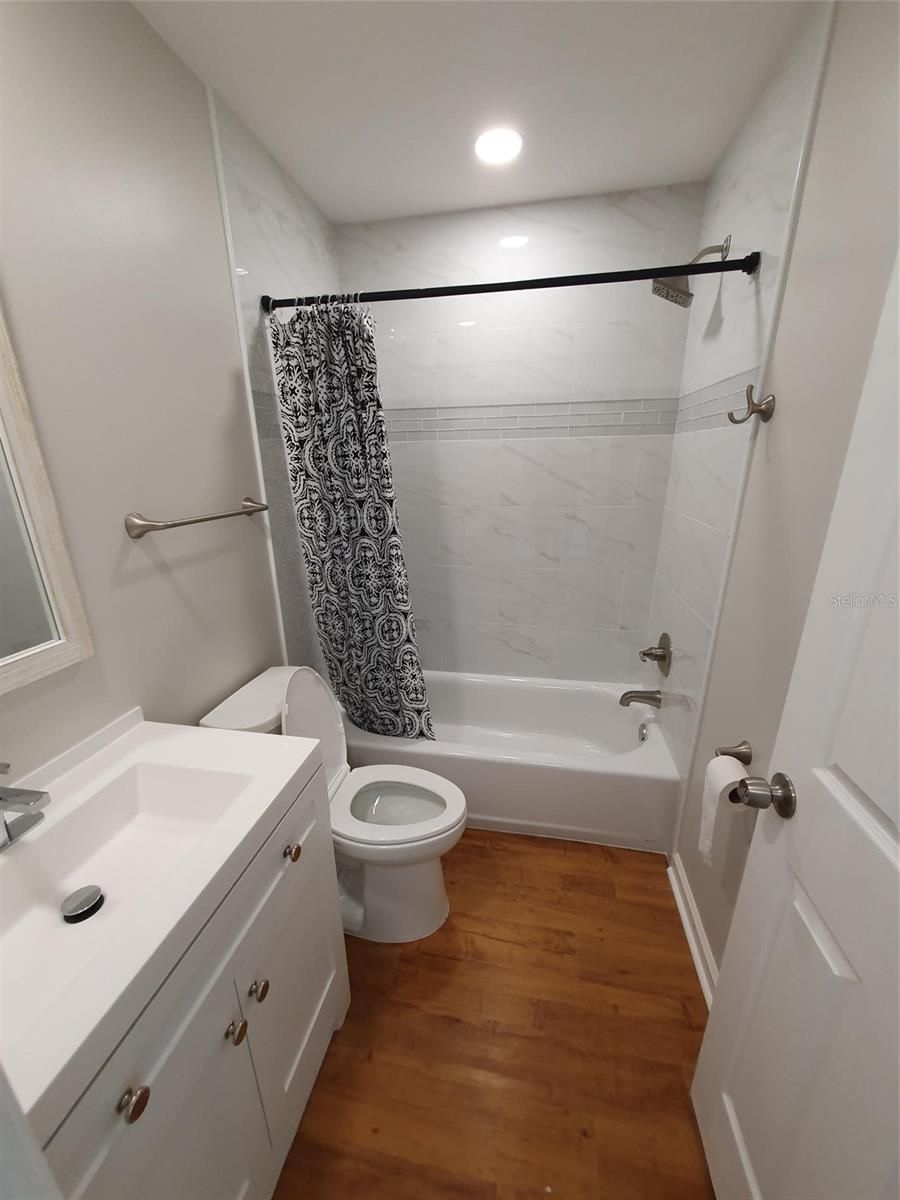 HIDDEN LAKE VILLAS - Residential Lease