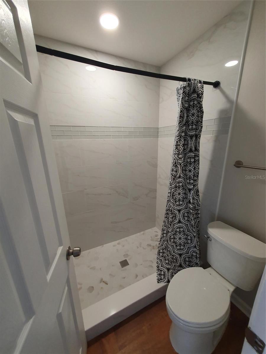HIDDEN LAKE VILLAS - Residential Lease