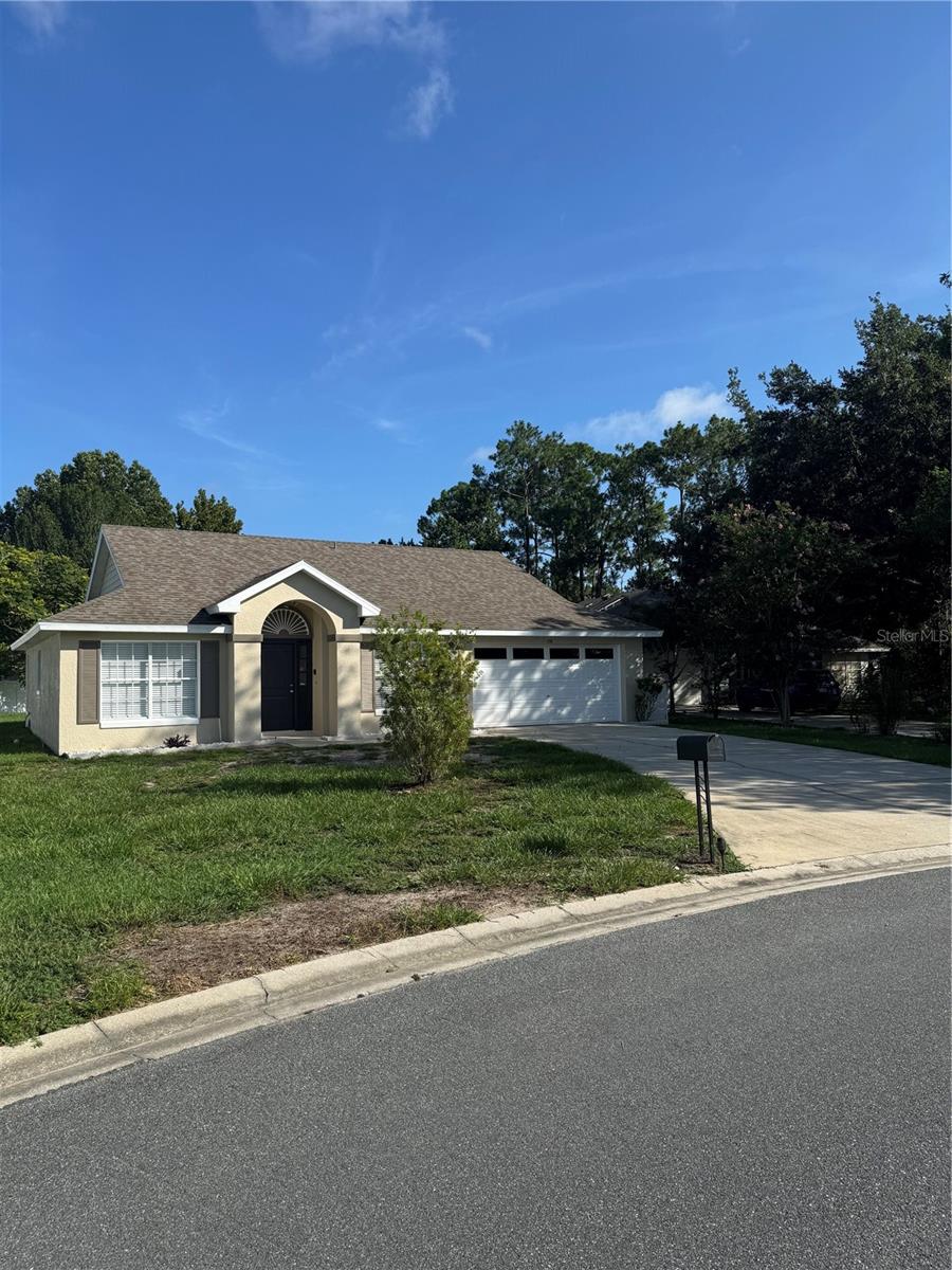 Tucked away in the peaceful Sunridge Woods community, this Davenport retreat puts you minutes from I-4 for effortless access to Walt Disney World, ChampionsGate dining and shopping, and Central Florida’s top attractions. Step outside to your private, screen-enclosed pool and soak up the warm Florida sunshine year-round. Inside, inviting living spaces flow toward the backyard, creating an easy indoor-outdoor lifestyle. The large lot perfect for outdoor entertaining. Schedule your showing today!