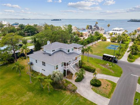 A home in PALM HARBOR