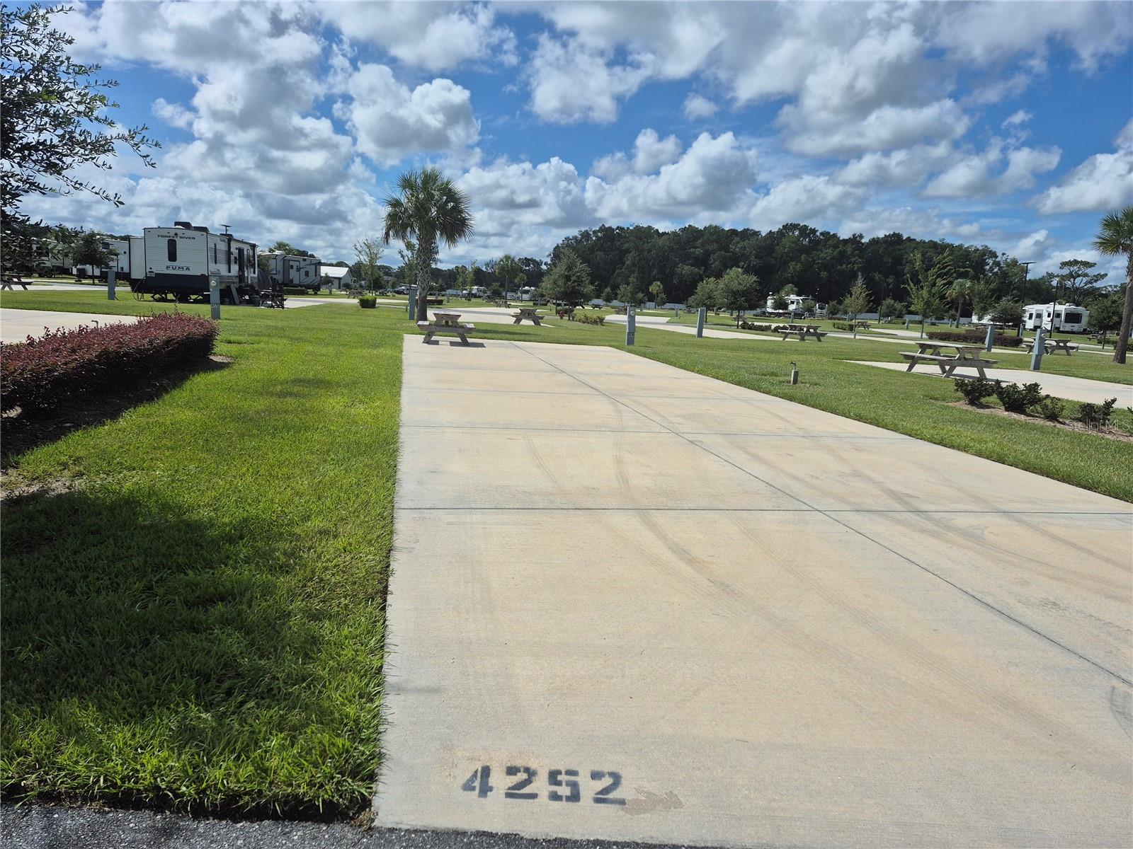 CHAMPIONS RUN OCALA LUXURY RV RESORT - Land