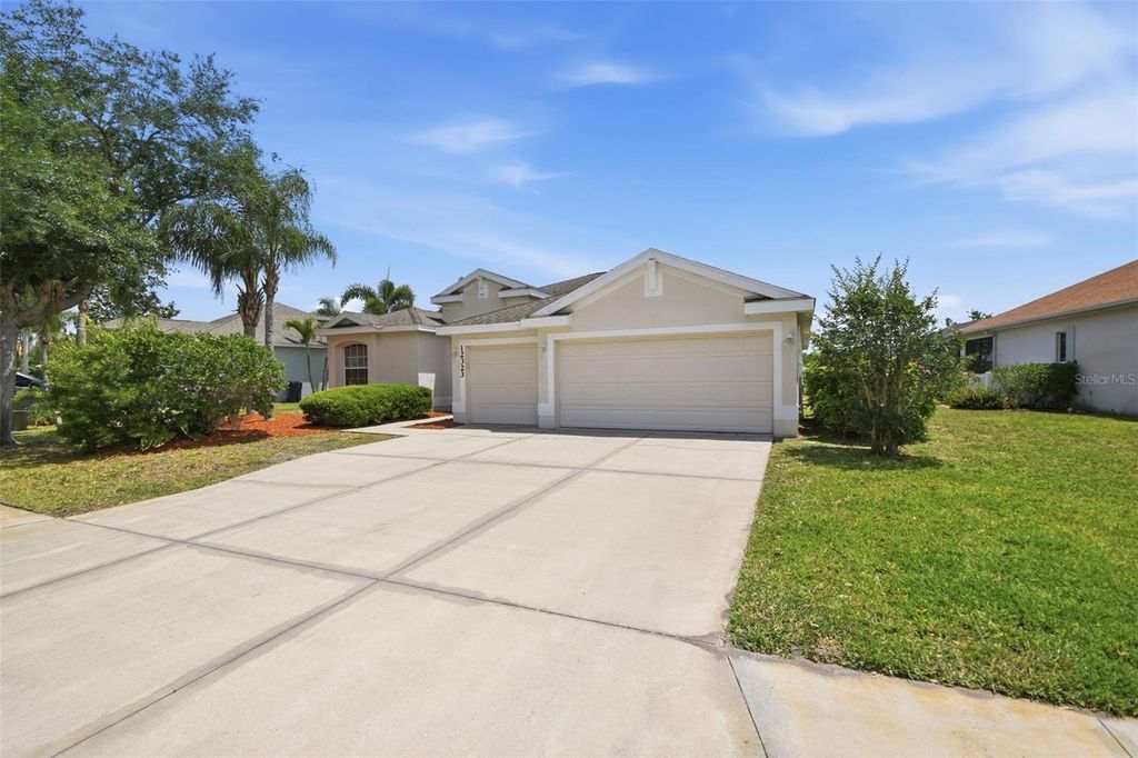 Photo of 12323 30th Street E, Parrish, FL 34219 (MLS # O6401884)