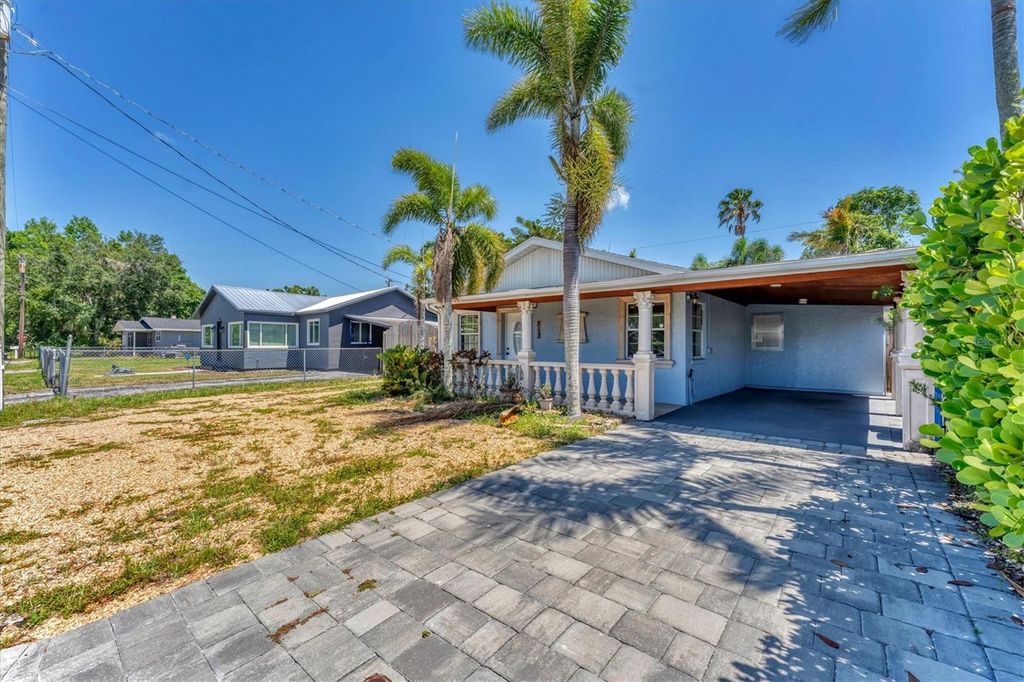 Photo of 513 25th Avenue W, Bradenton, FL 34205 (MLS # A4653765)