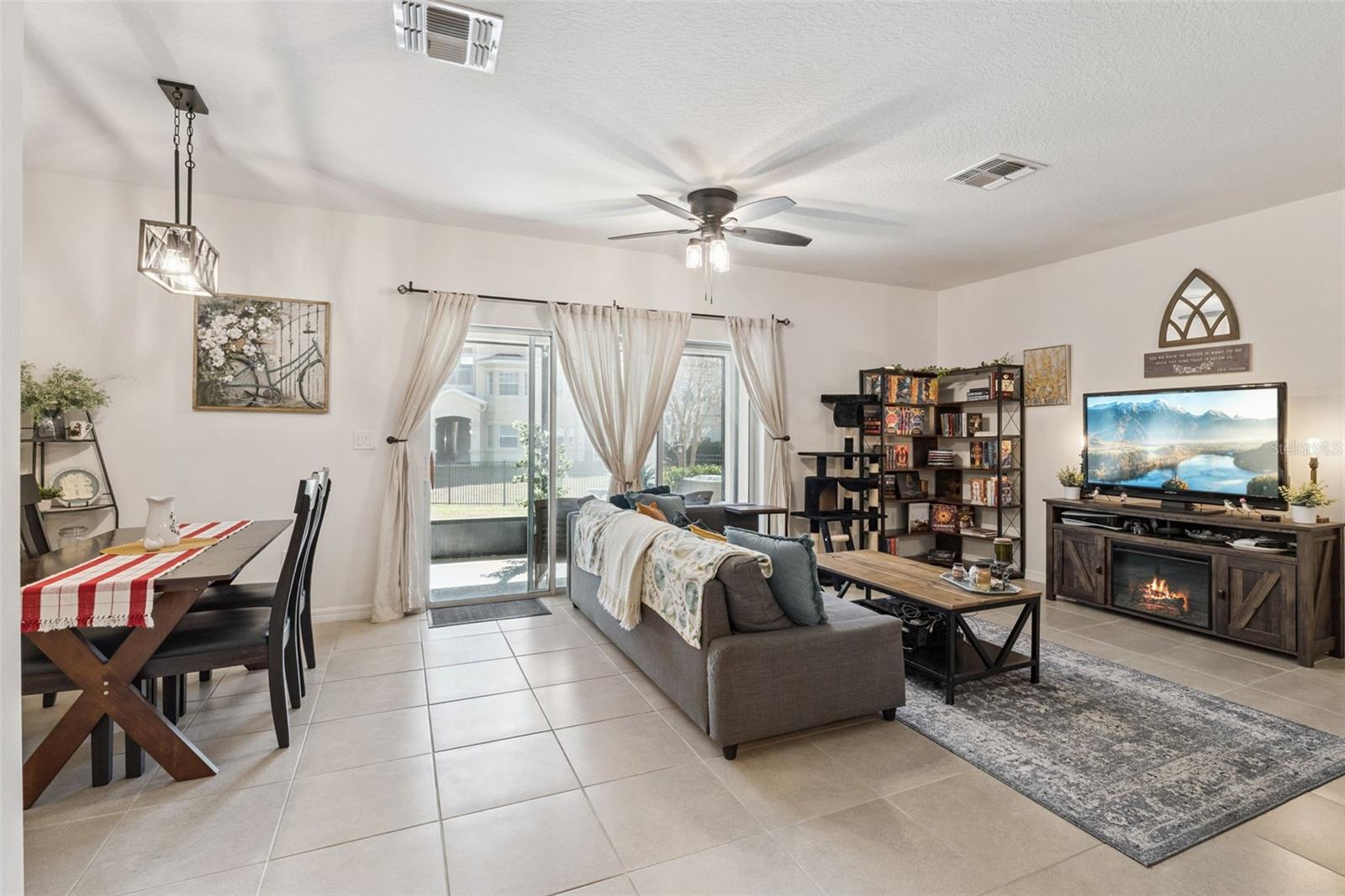 LAKE BLUFF/TOWN CENTER EAST-PH - Residential