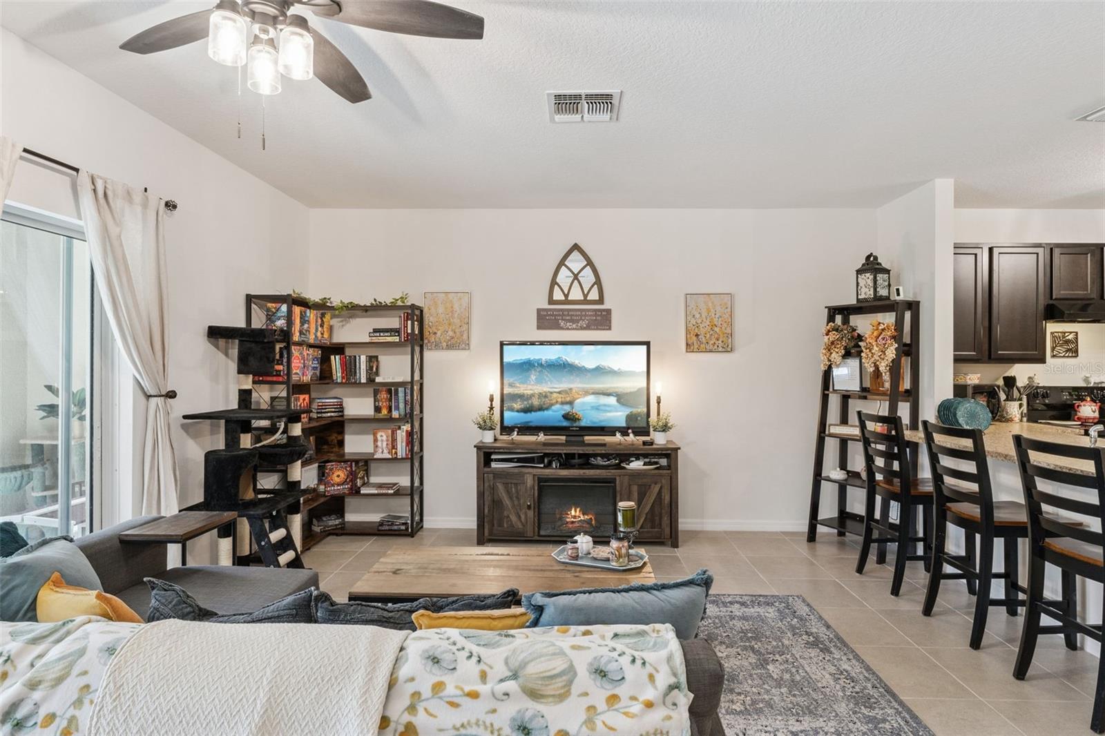 LAKE BLUFF/TOWN CENTER EAST-PH - Residential