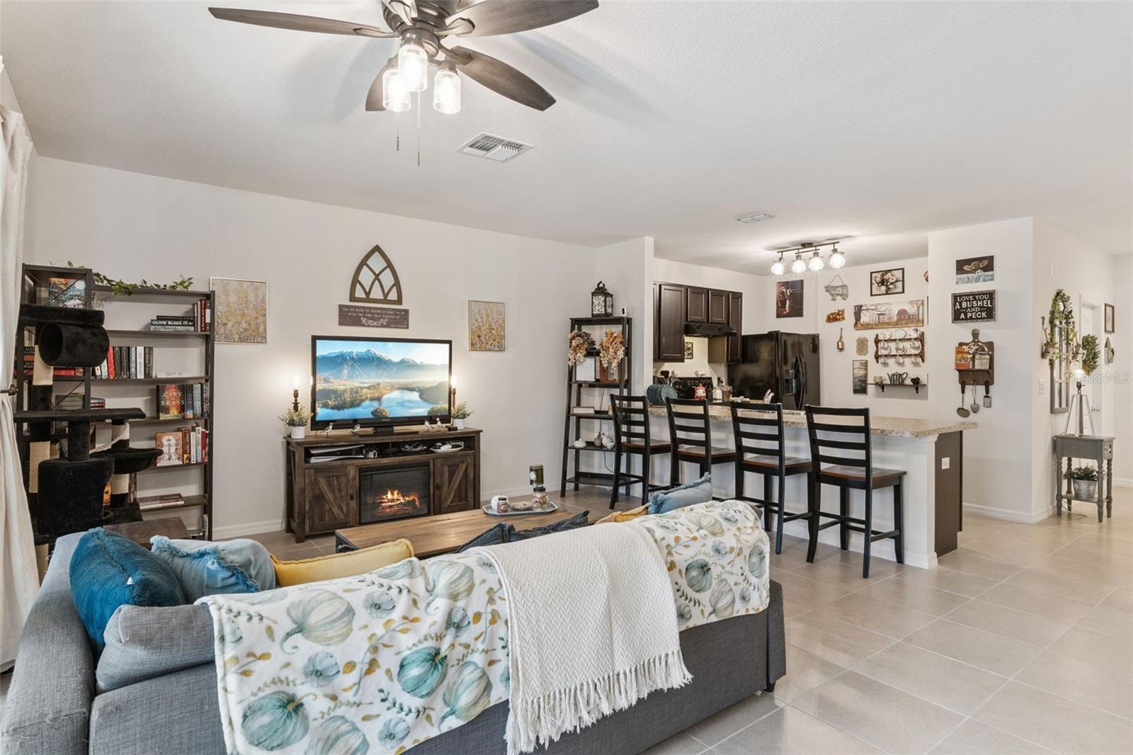 LAKE BLUFF/TOWN CENTER EAST-PH - Residential