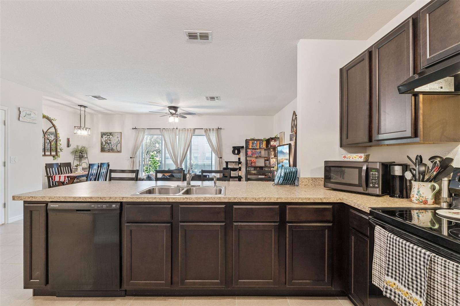 LAKE BLUFF/TOWN CENTER EAST-PH - Residential