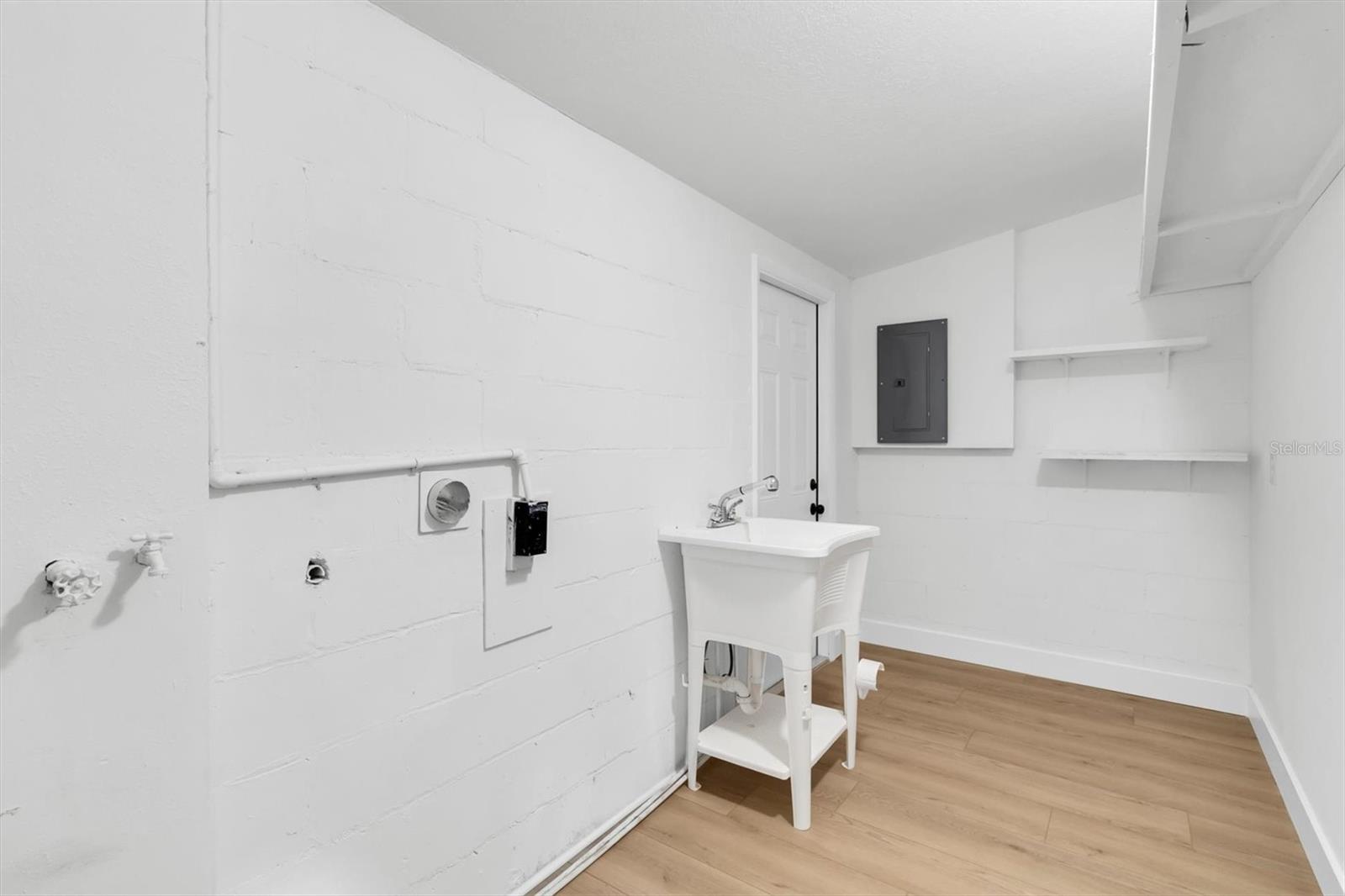 GOLDEN ACRES - Residential
