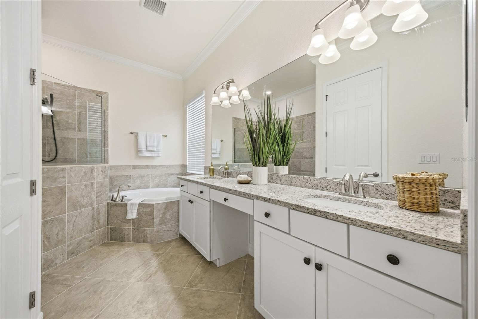 ARBOR GRANDE - Residential