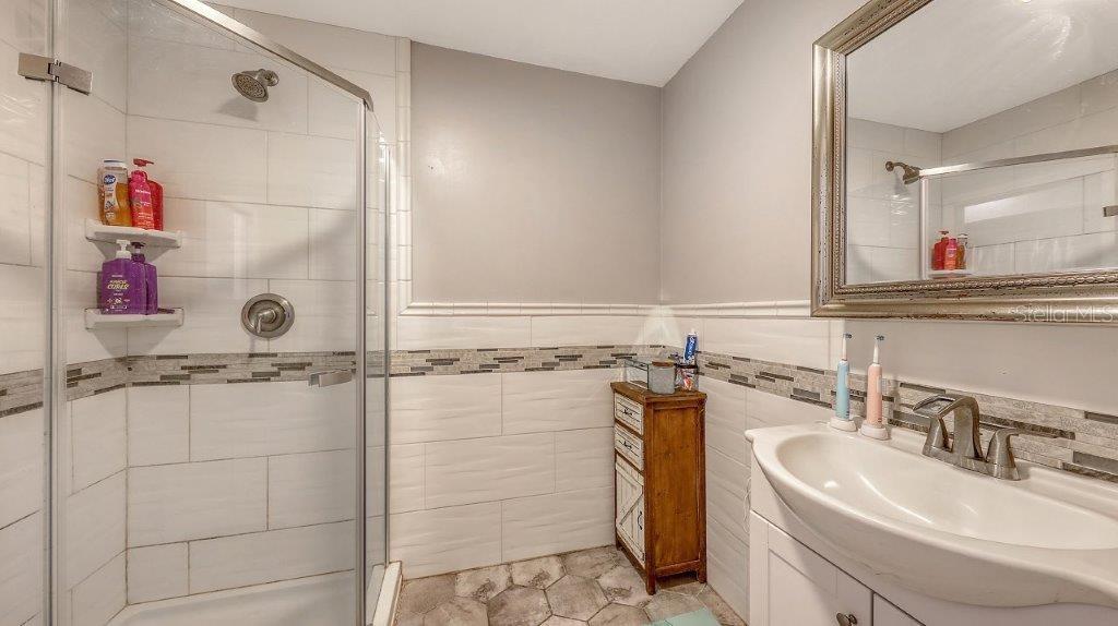 LAKE SARASOTA - Residential