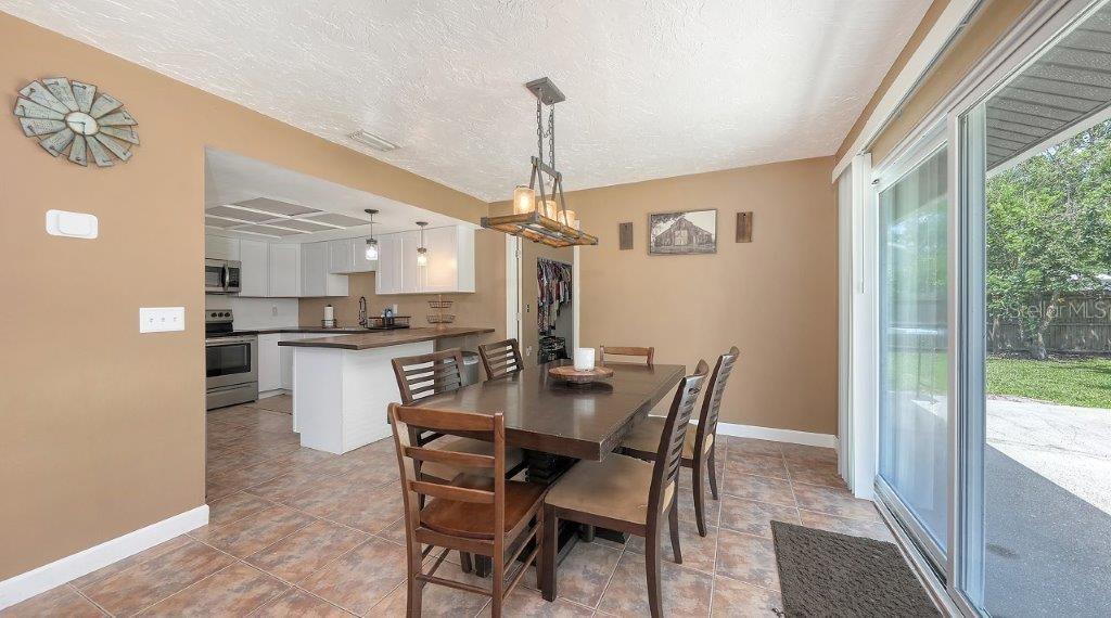 LAKE SARASOTA - Residential