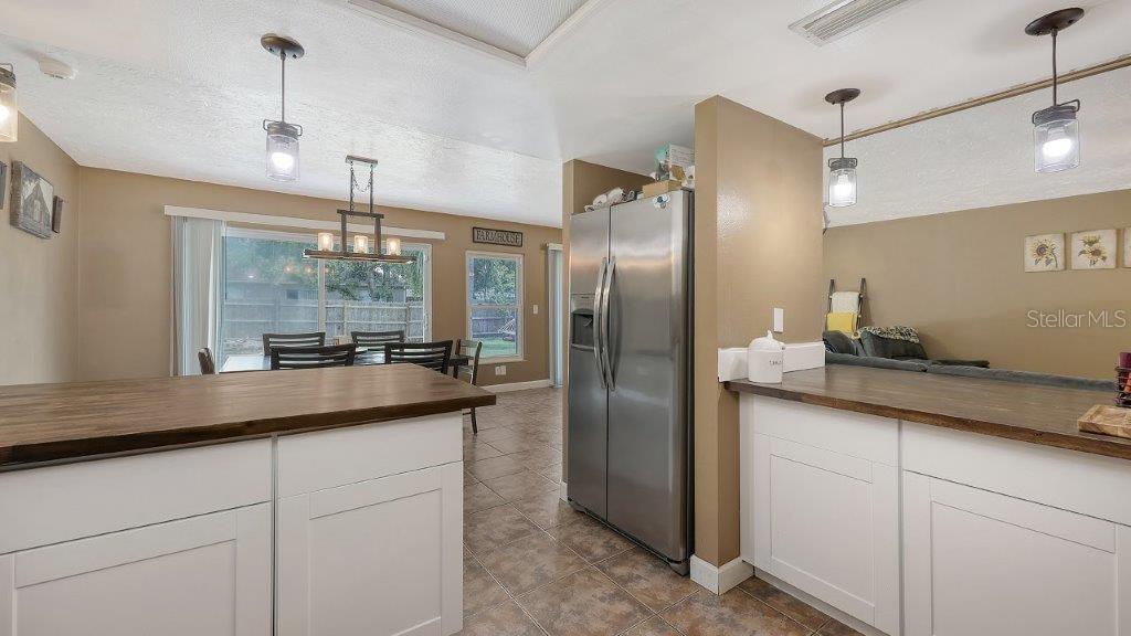 LAKE SARASOTA - Residential