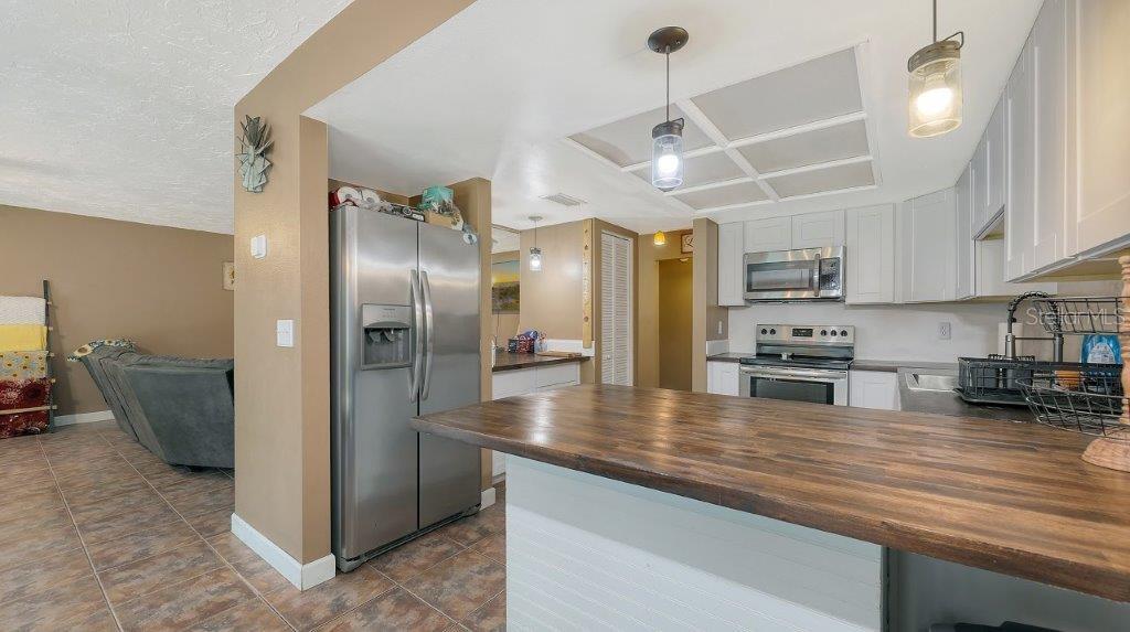 LAKE SARASOTA - Residential