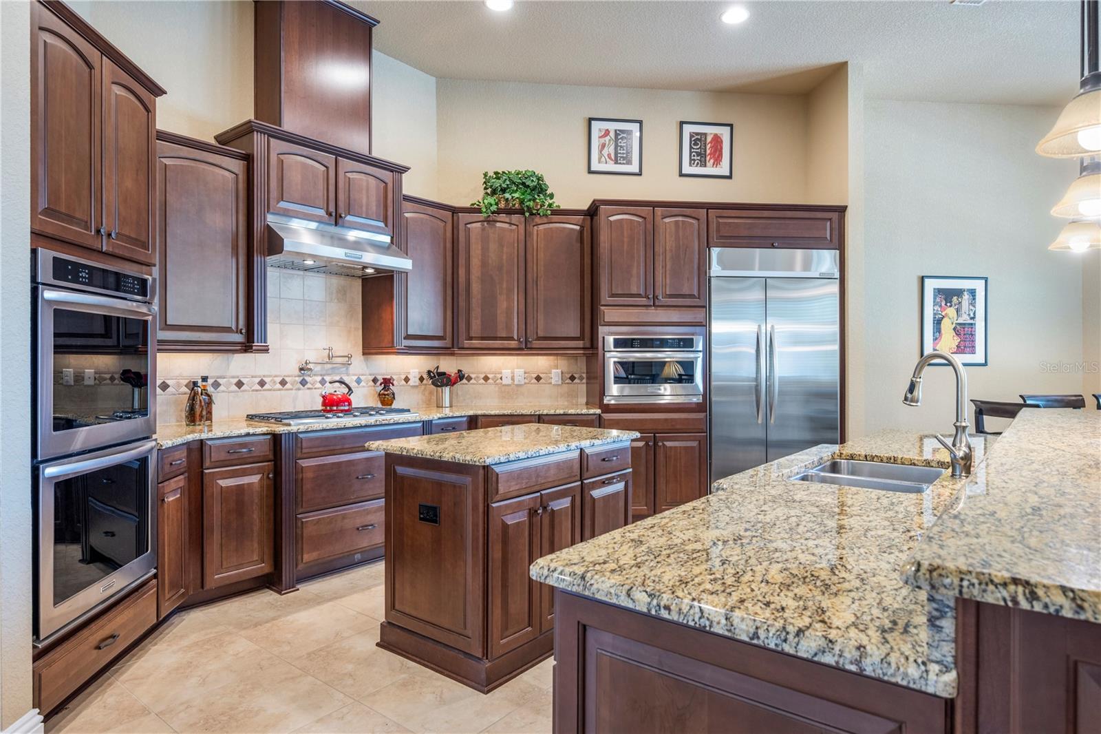 KEENES POINTE - Residential