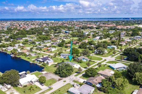 A home in PUNTA GORDA