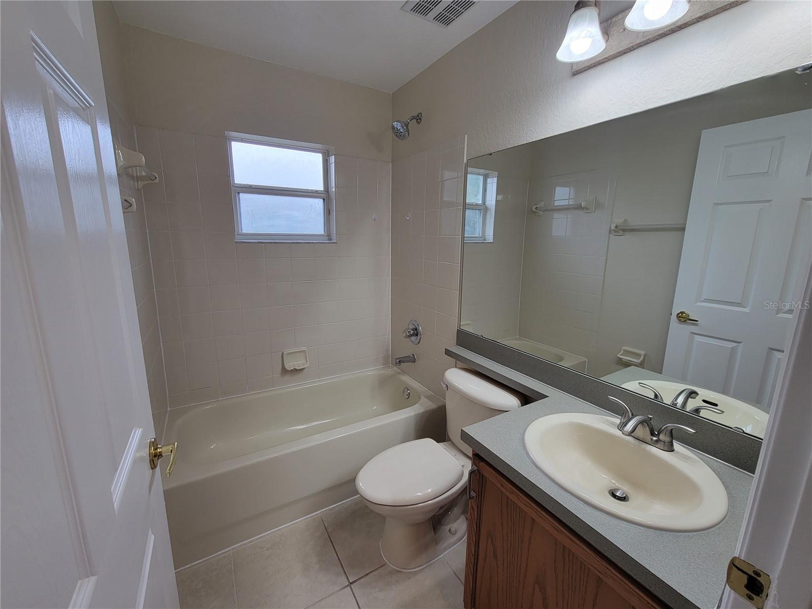 HIGHLAND SQUARE PH 01 - Residential Lease