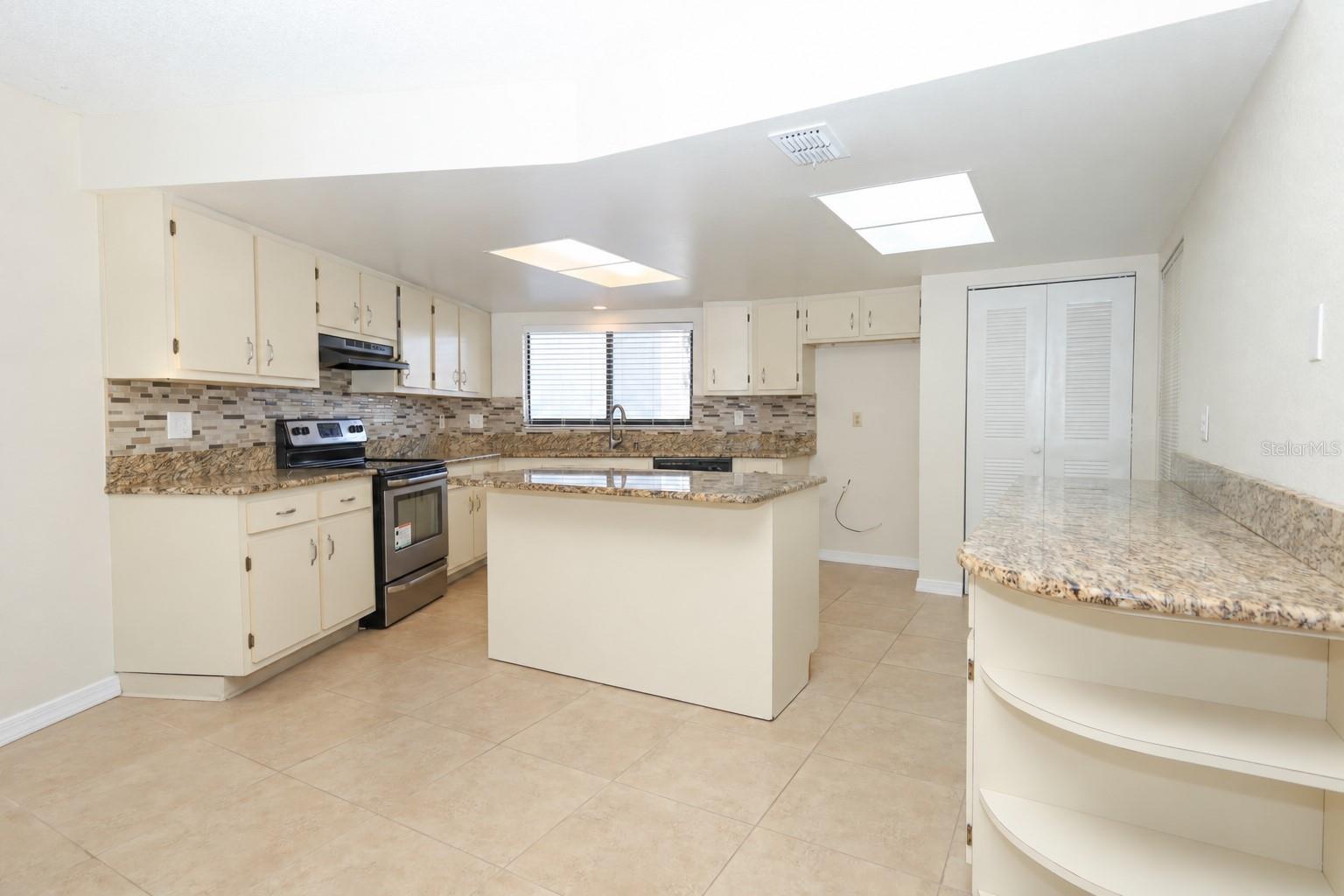 1054 LOTUS COVE COURT 614