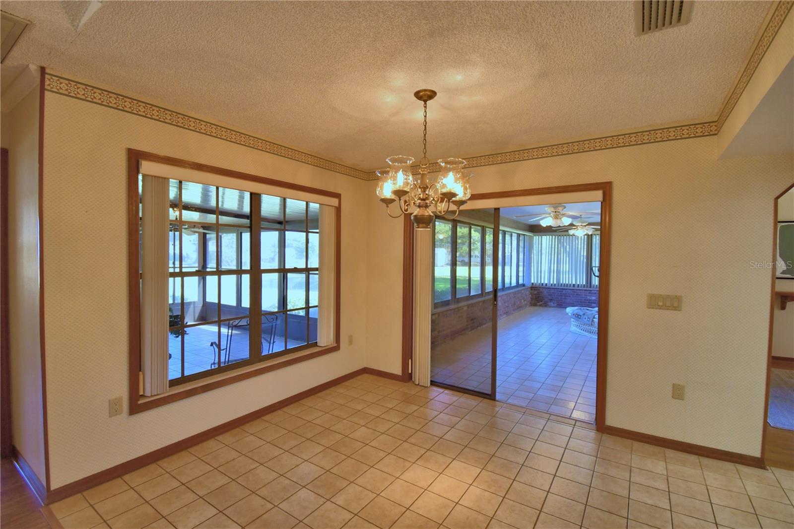 OAKVIEW ESTATES UN 3 - Residential