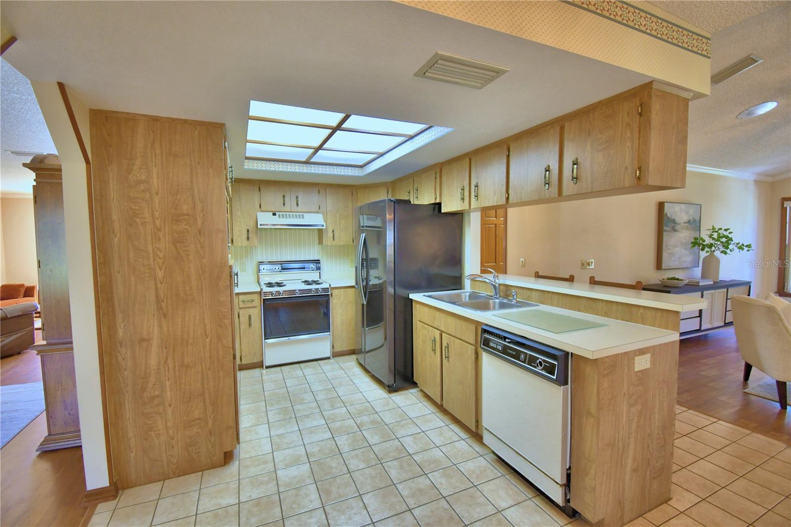 OAKVIEW ESTATES UN 3 - Residential