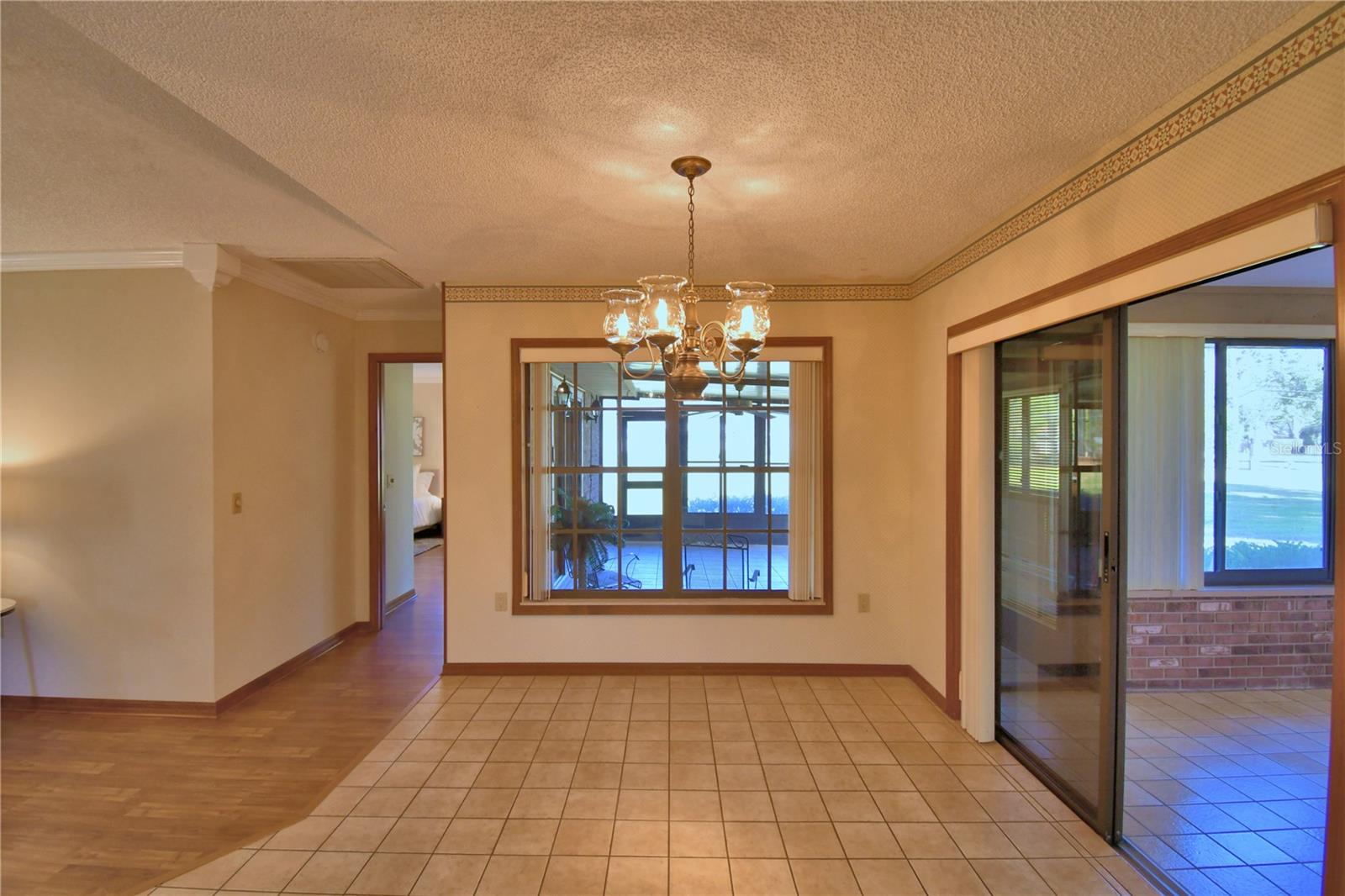 OAKVIEW ESTATES UN 3 - Residential