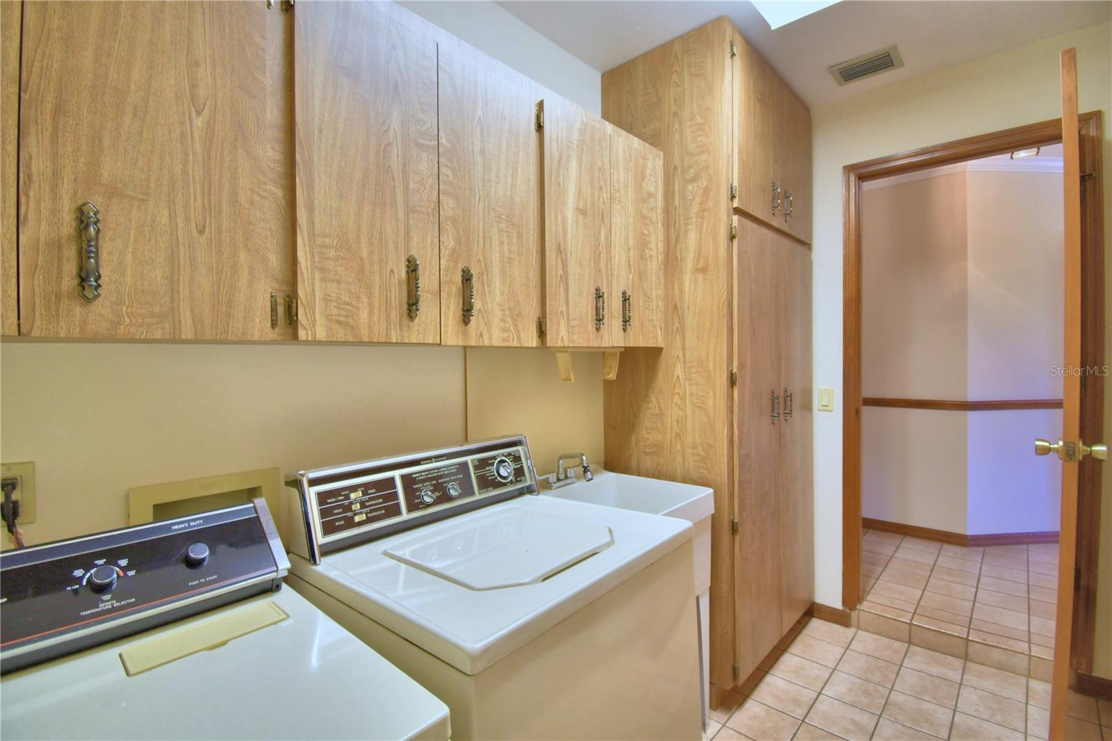 OAKVIEW ESTATES UN 3 - Residential