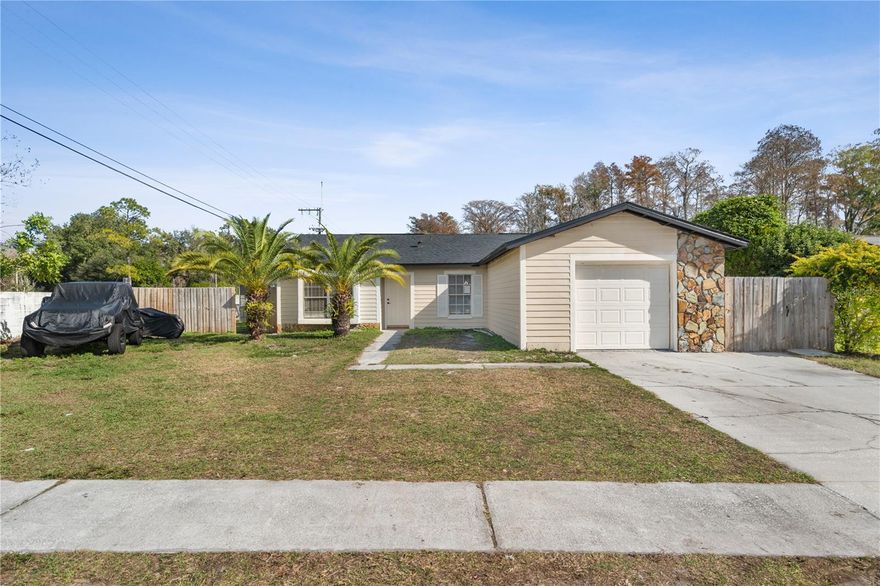 Incredible opportunity In Tampa, a spectacular neighborhood . This completely renovated property features a new roof, air conditioning, and water heater , new windows and flooring, remodeled and updated bathrooms, and a new modern kitchen. It features two master bedrooms with suite bathrooms and walk-in closets. It has no CDD, no HOA, .The property includes two mother-in-law houses available for rent. It is an investment property that also allows you to live there worry-free. Currently, both units are rented.Don't miss your opportunity to visit; schedule your appointment now.