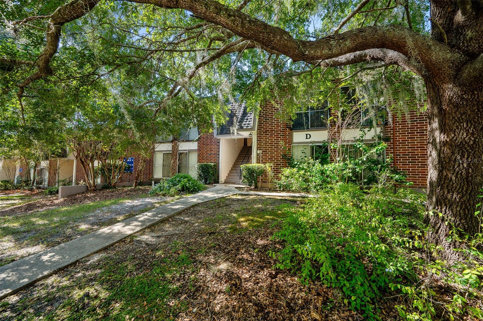 SUMMIT HOUSE - Residential