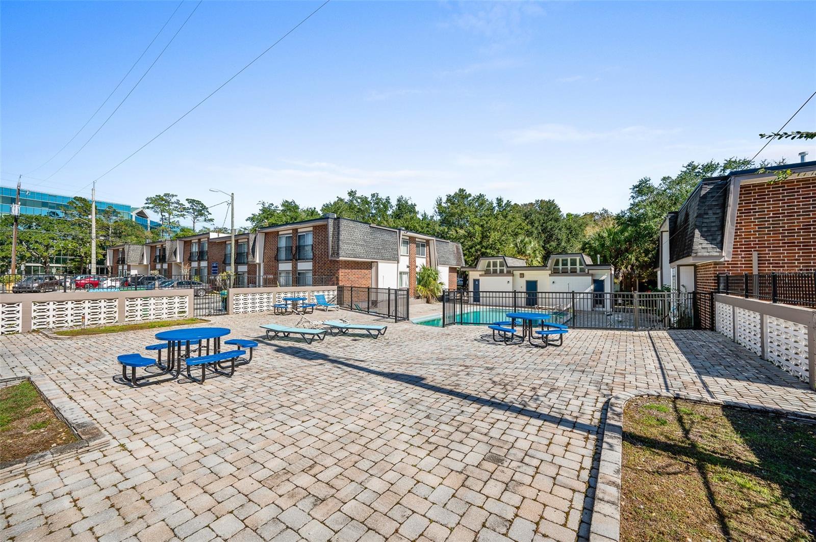 SUMMIT HOUSE - Residential