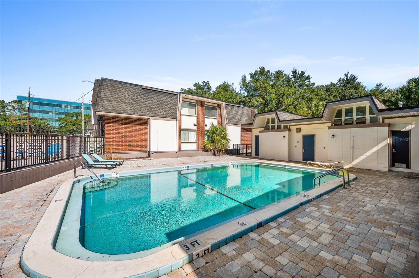 SUMMIT HOUSE - Residential