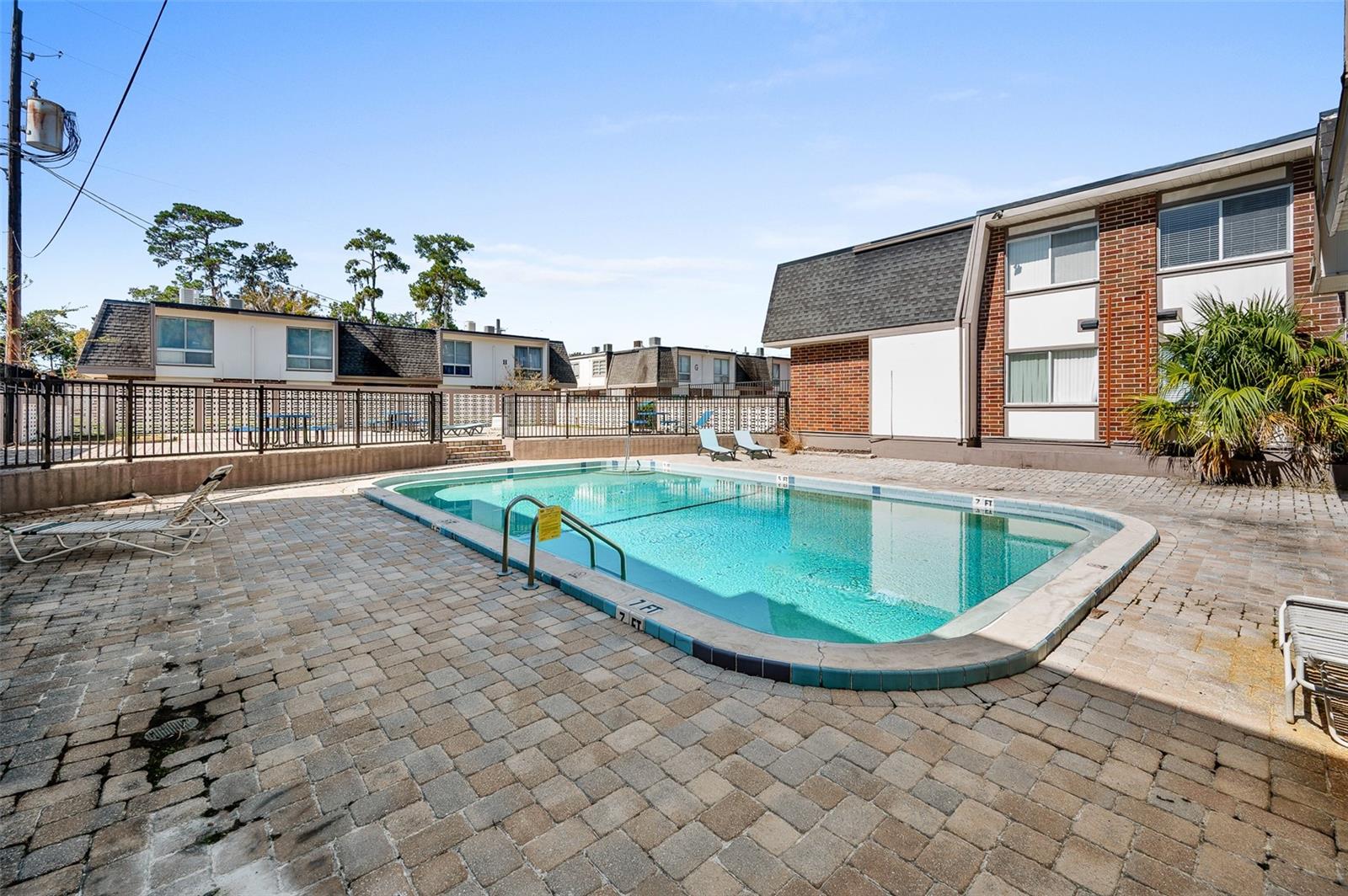 SUMMIT HOUSE - Residential