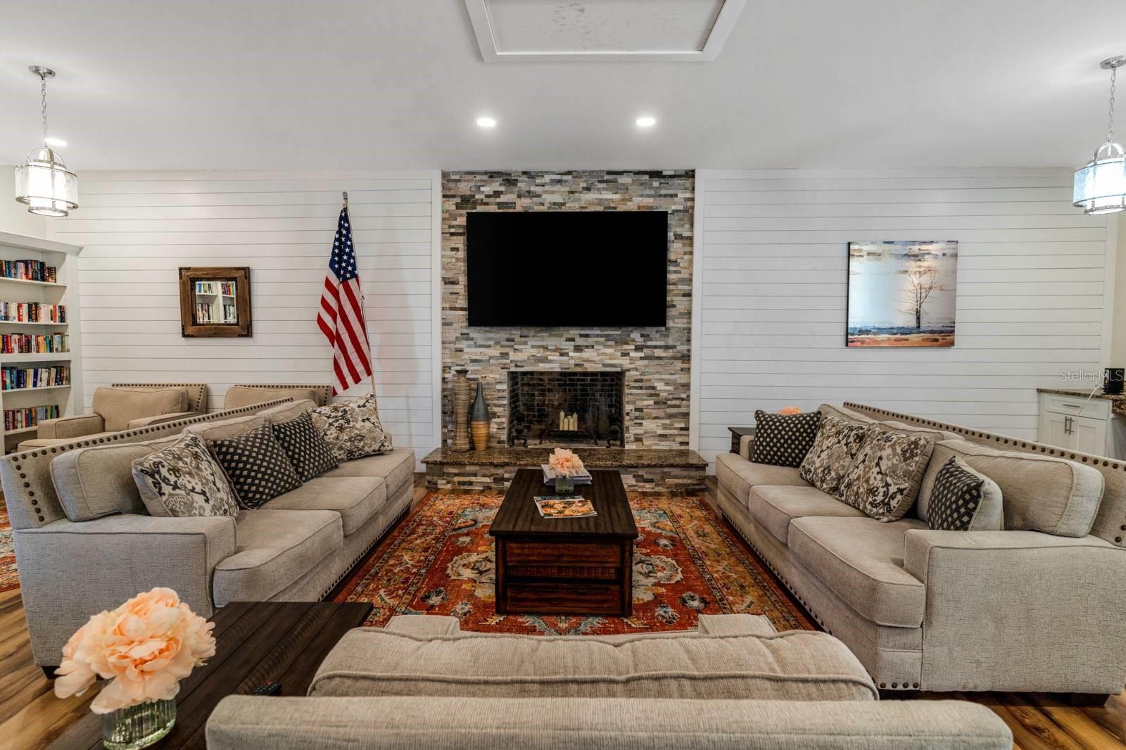 HAWTHORNE HILLS - Residential