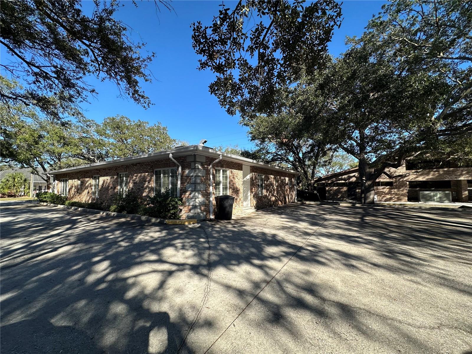 MILTON PARK RESUB OF BLKS 13 & 19 - Commercial Lease