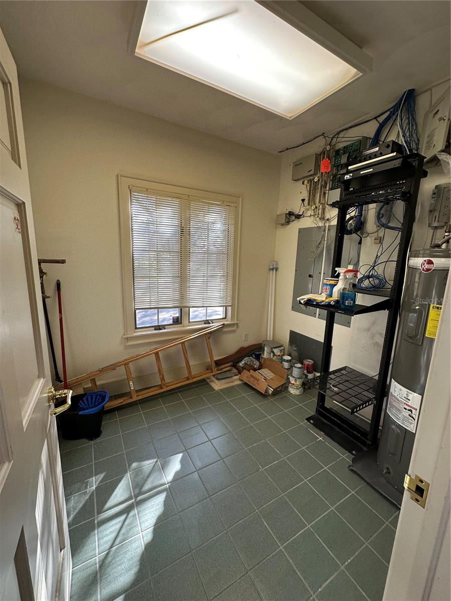 MILTON PARK RESUB OF BLKS 13 & 19 - Commercial Lease