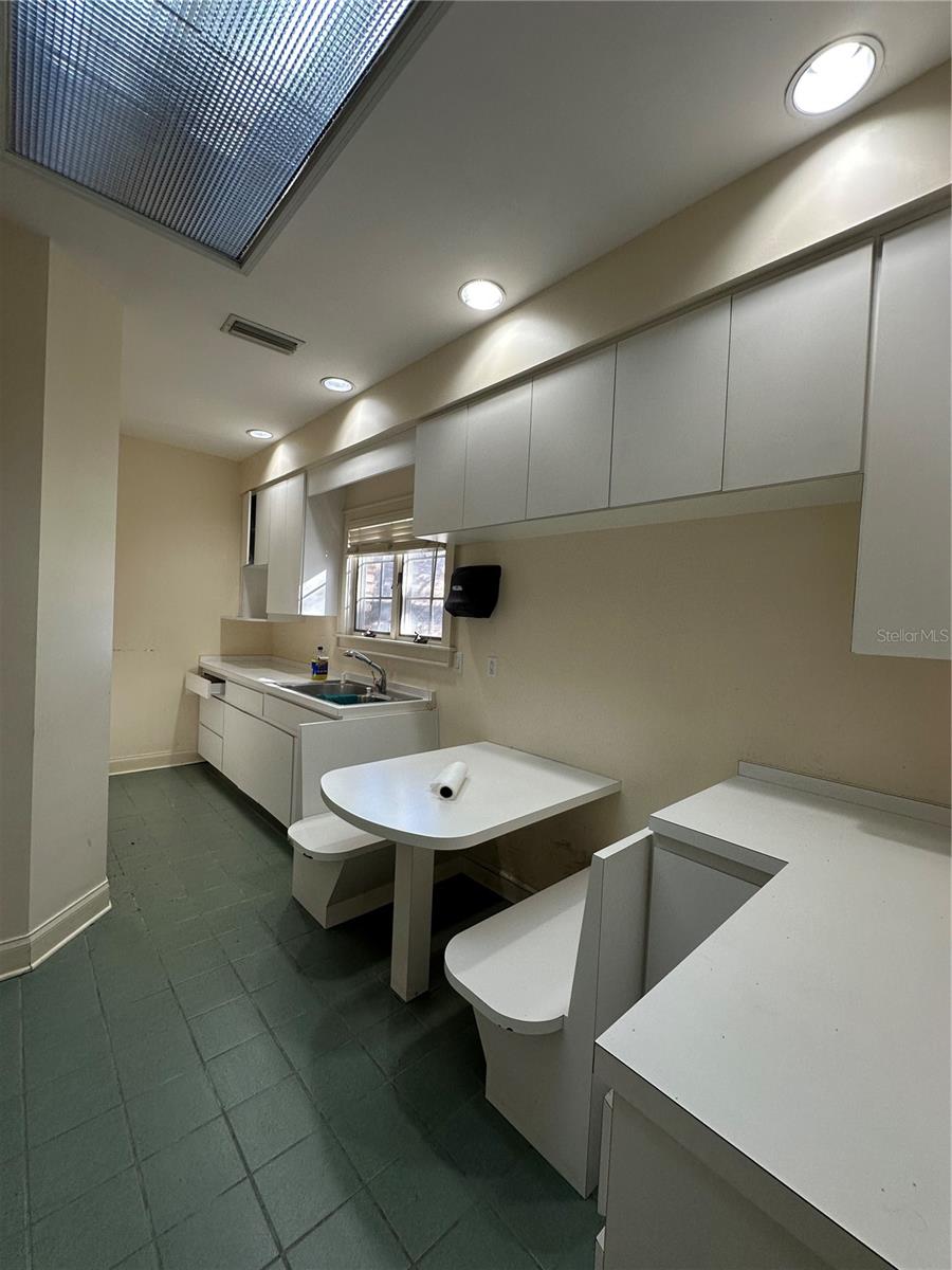 MILTON PARK RESUB OF BLKS 13 & 19 - Commercial Lease