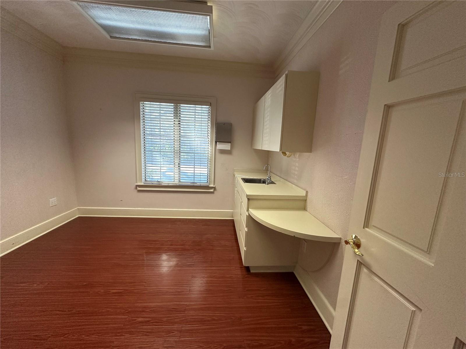 MILTON PARK RESUB OF BLKS 13 & 19 - Commercial Lease