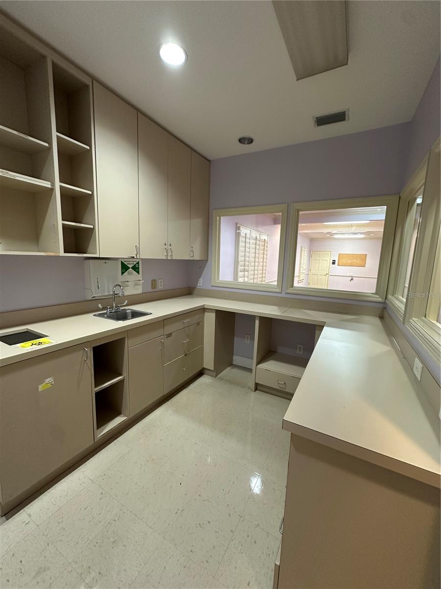 MILTON PARK RESUB OF BLKS 13 & 19 - Commercial Lease