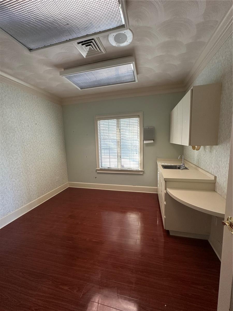 MILTON PARK RESUB OF BLKS 13 & 19 - Commercial Lease