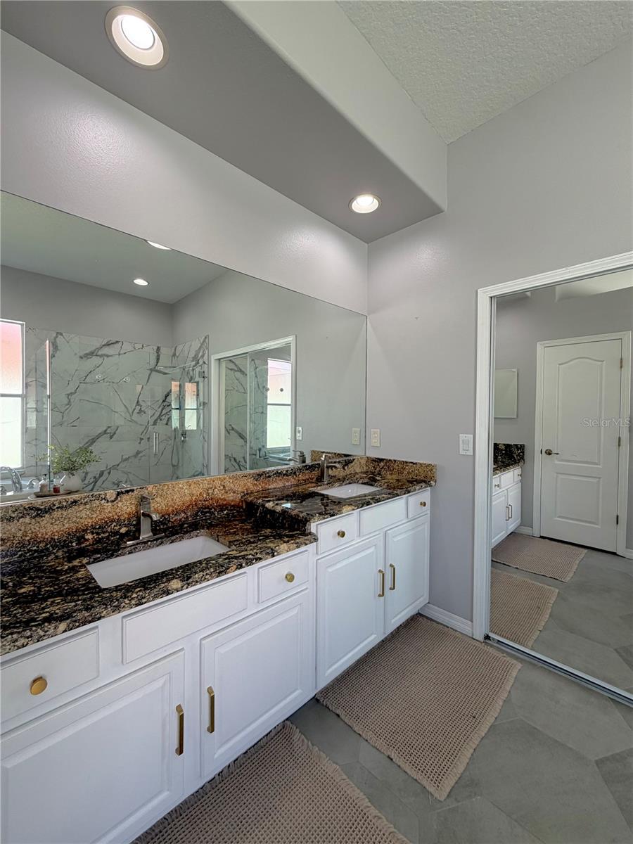 WATERS EDGE 02 - Residential