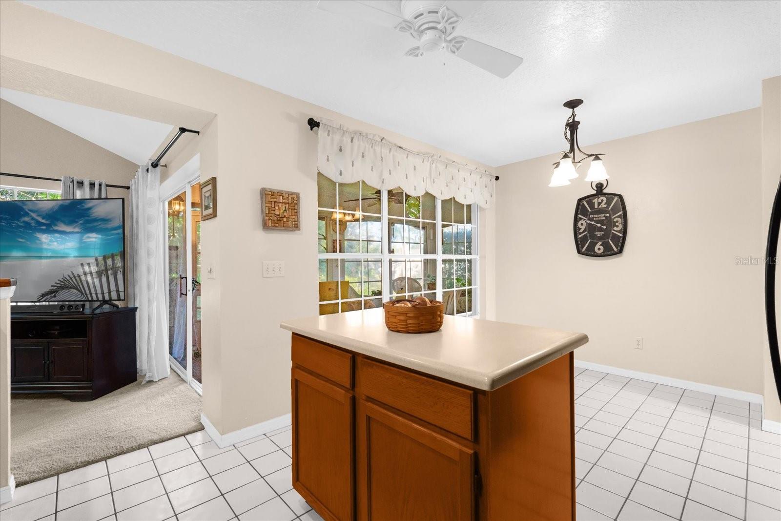 2043 SAWGRASS DRIVE