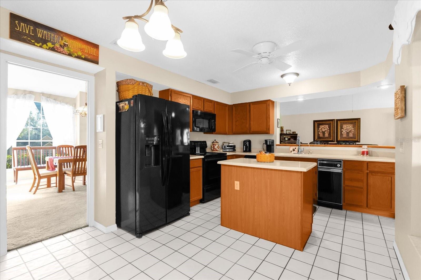 2043 SAWGRASS DRIVE