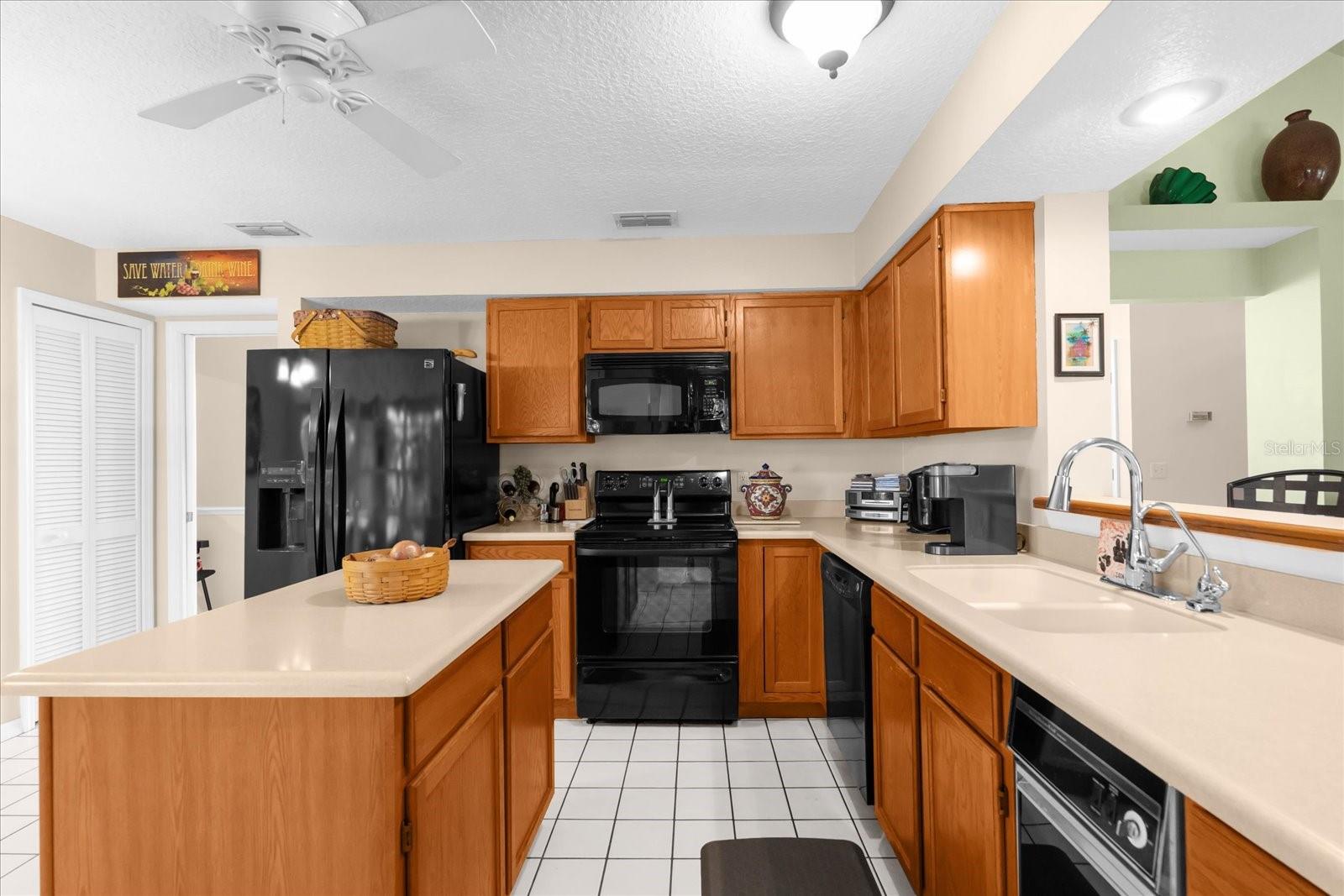 2043 SAWGRASS DRIVE